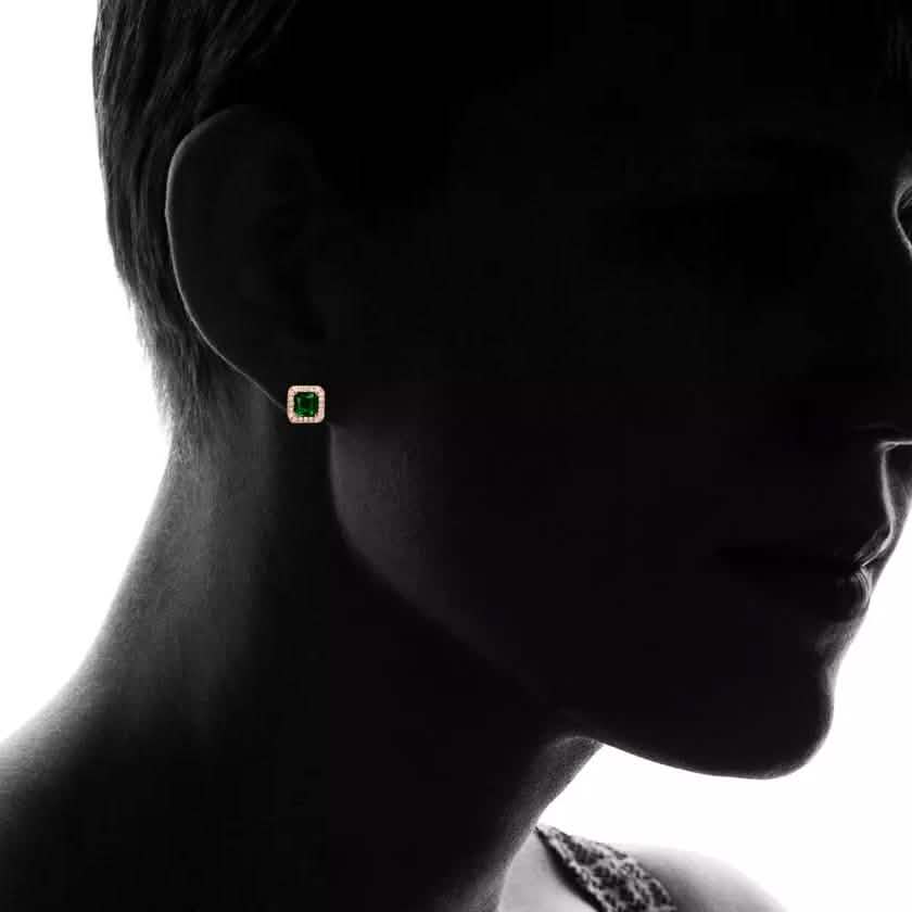 MUIBLU Gems Ohrstecker aus 18 Karat Roségold über Sterlingsilber mit synthetischen grünen Smaragden im Halo-Design
