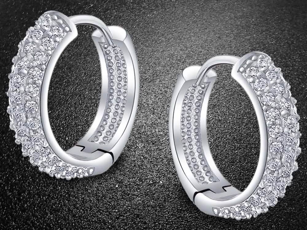 18K Weißgold Micro Pavé Petite Huggie Ohrringe