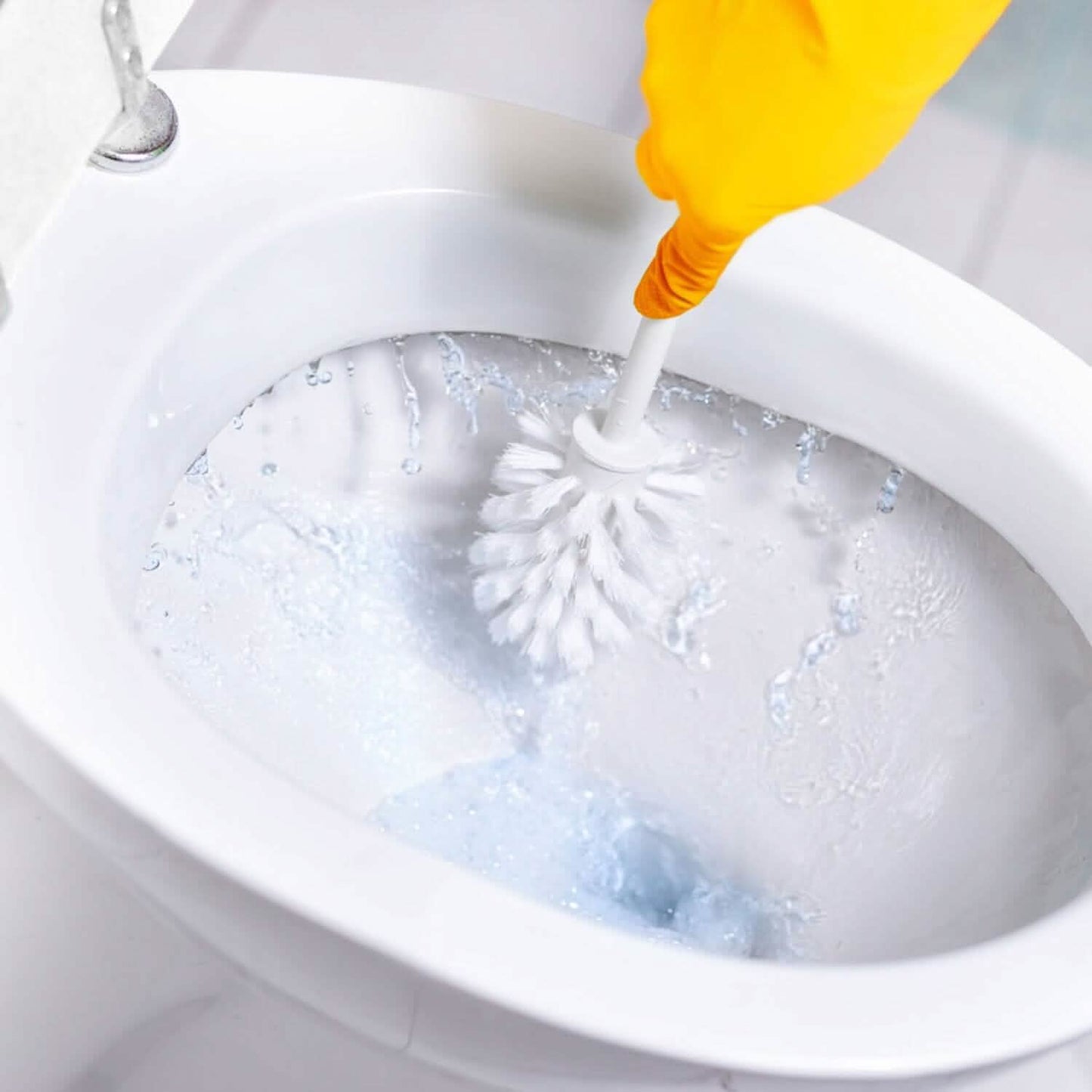 2-in-1 WC-Saugglocken- und Bürstenset mit belüftetem Halter