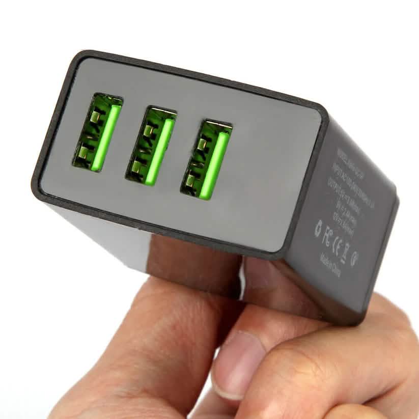 2-teiliges Set: 3-Port LED Display Hochgeschwindigkeits-Wandladegerät Weiß + 3-in-1 Kabel-Kombination