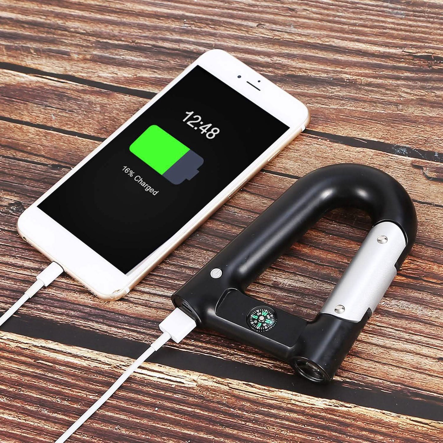 2200 mAh Powerbank mit Notfall-Taschenlampe und Kompass im Karabinerhaken-Design