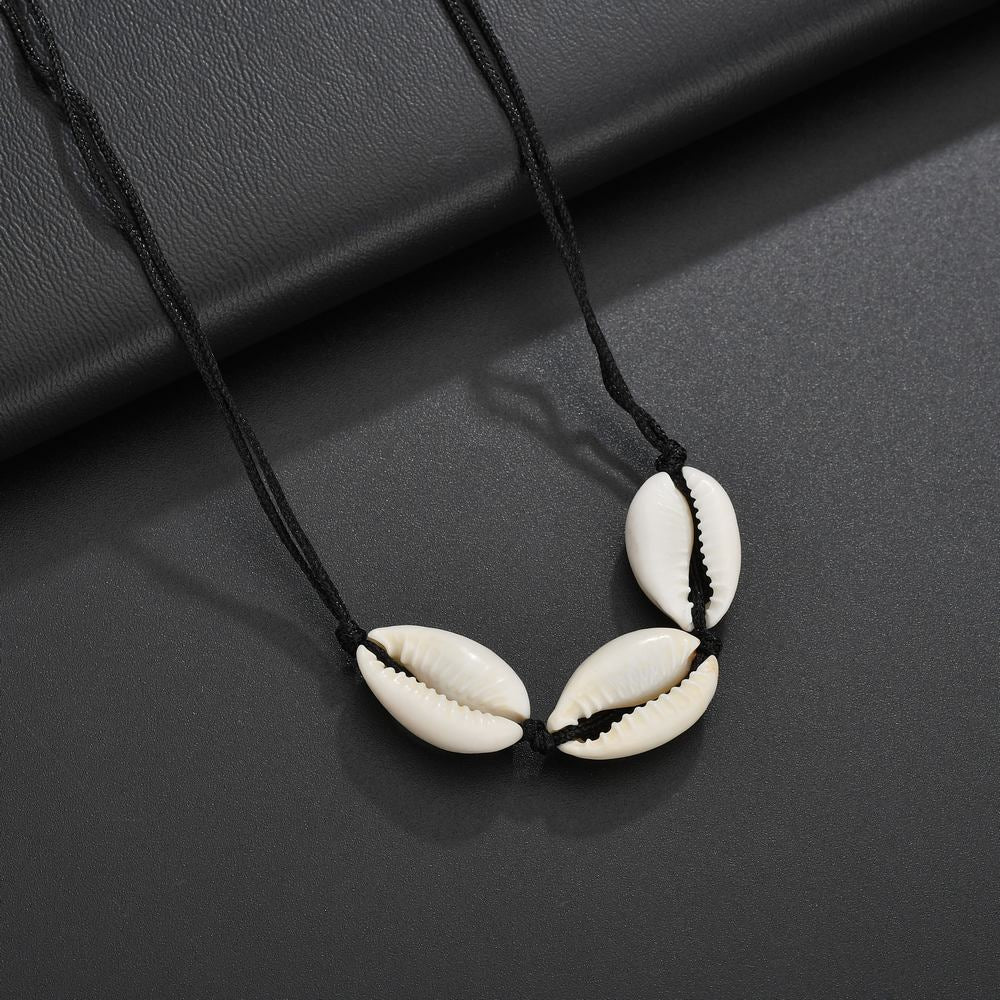 Fadenperlenhalskette mit Muscheln