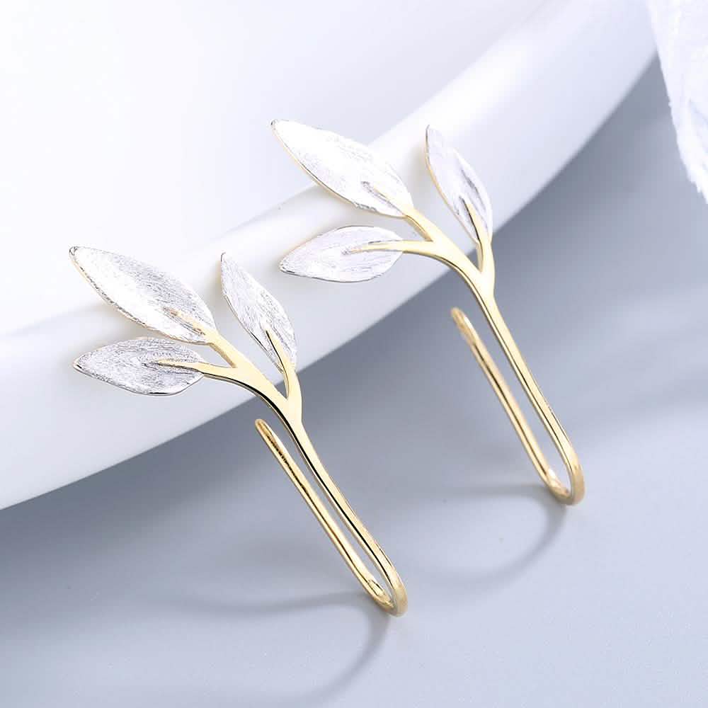 Handgefertigte Durchziehohrringe mit Blättern aus Sterlingsilber und 14K Gold