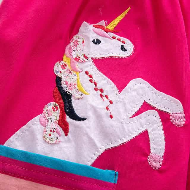 Mädchen knielanges kurzärmeliges Kleid
