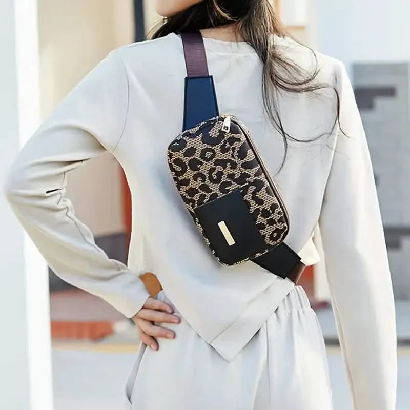 Brusttasche mit Leopardenmuster