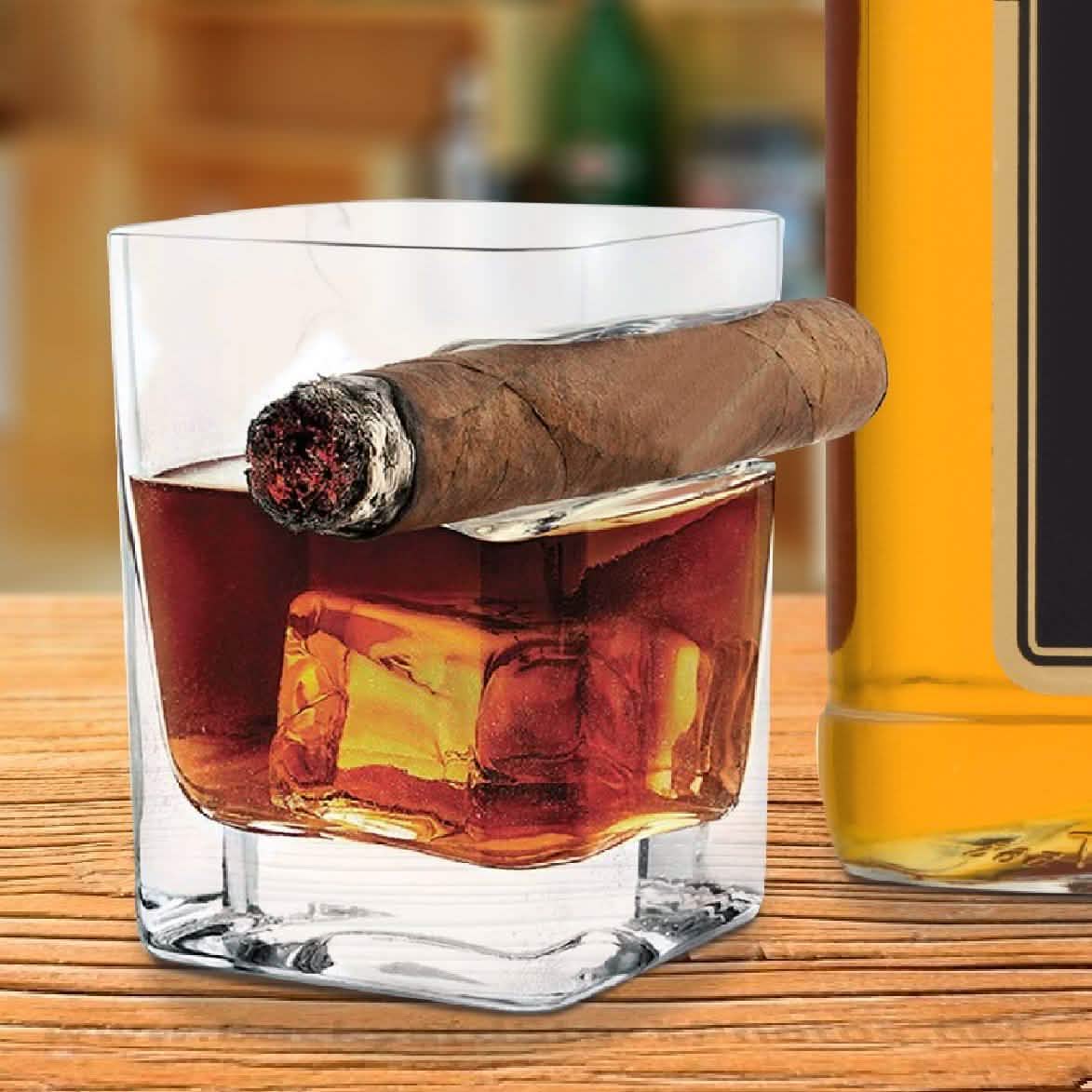 Whiskeyglas "Old Fashioned" mit integrierter Zigarrenablage