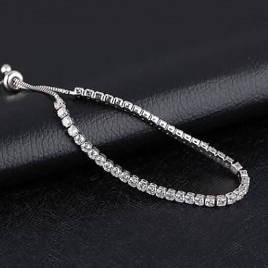 Rundgeschliffenes, verstellbares Tennisarmband mit Swarovski Elements Kristallen