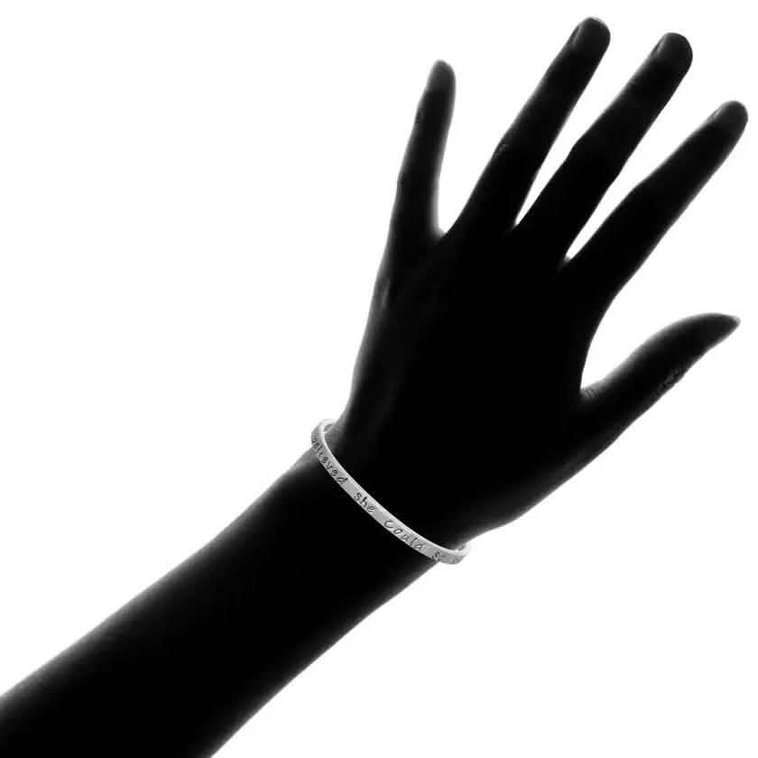 "Sie glaubte, sie könnte es, also tat sie es" Inspirierendes Armreif-Armband