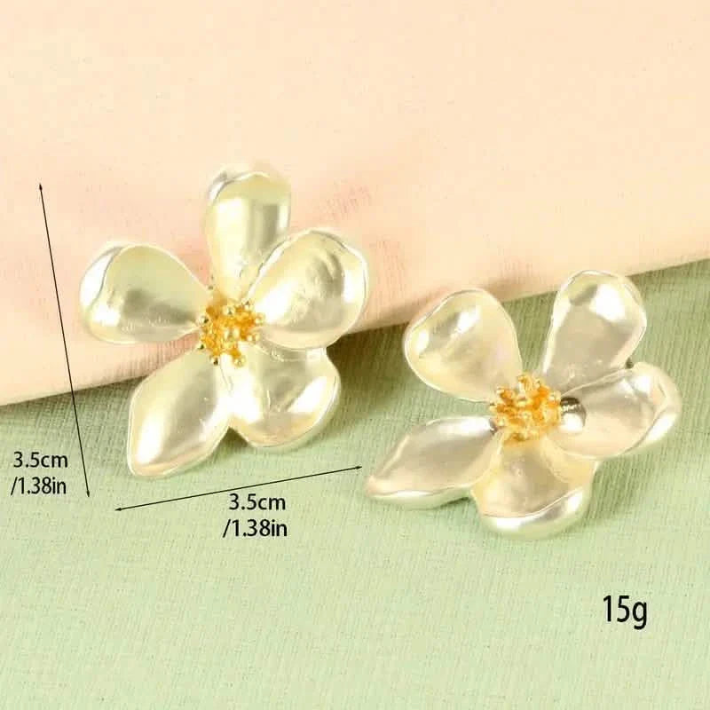 Vintage Ohrringe mit goldenen Blumen im französischen Stil