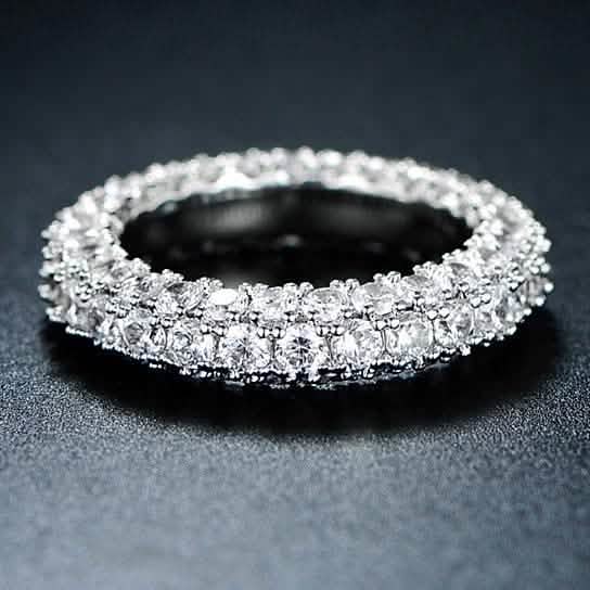 Eternity-Ring aus Weißgold und italienisch geschliffenem Zirkonia, 3-reihig – Größe: 5