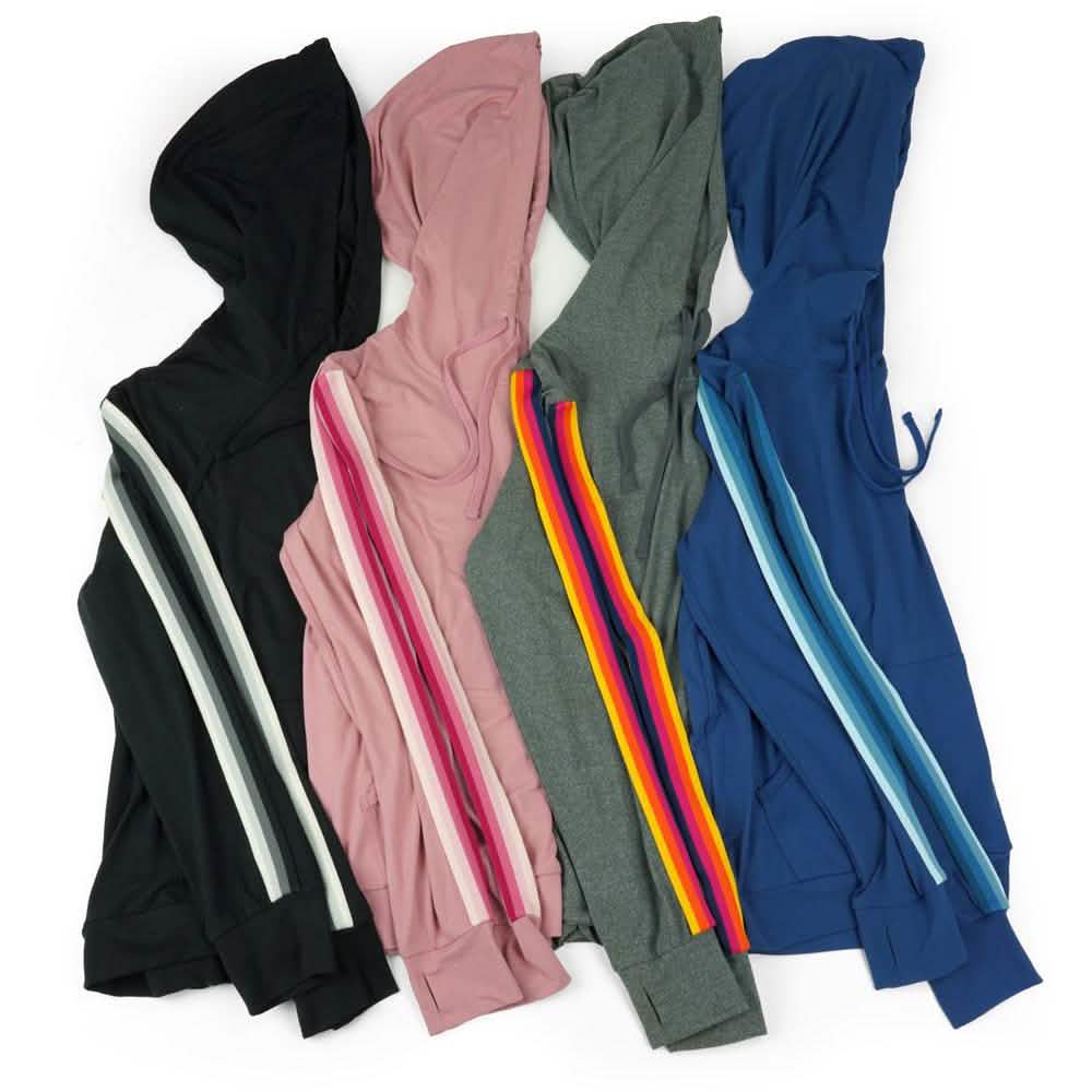 Leichter Kapuzenpullover für Damen mit Akzentstreifen im College-Stil