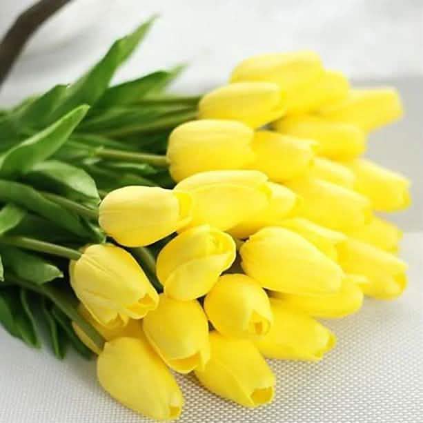 10-teilig: PU-Blumenstrauß im modernen Stil für den Tisch