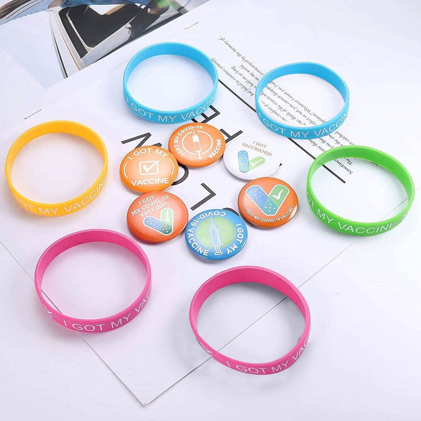 12er-Pack: „Ich bin geimpft“ Armbänder mit Buttons
