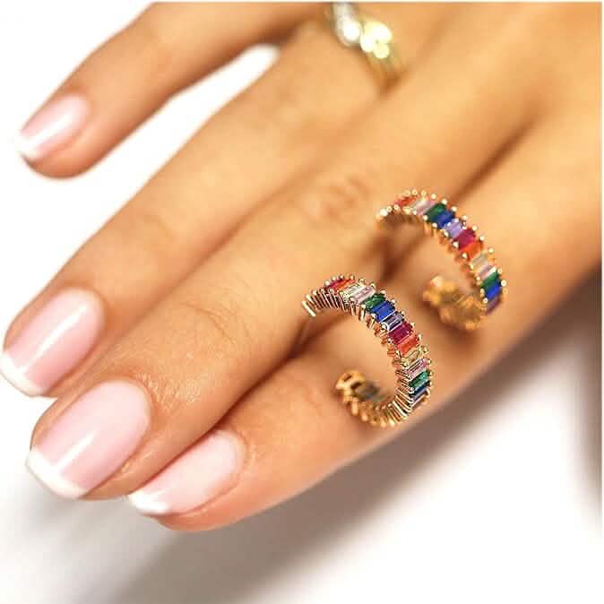 14K vergoldete Cubic Zirkonia Ohrstecker mit mehrfarbigem Regenbogen-Ringdesign