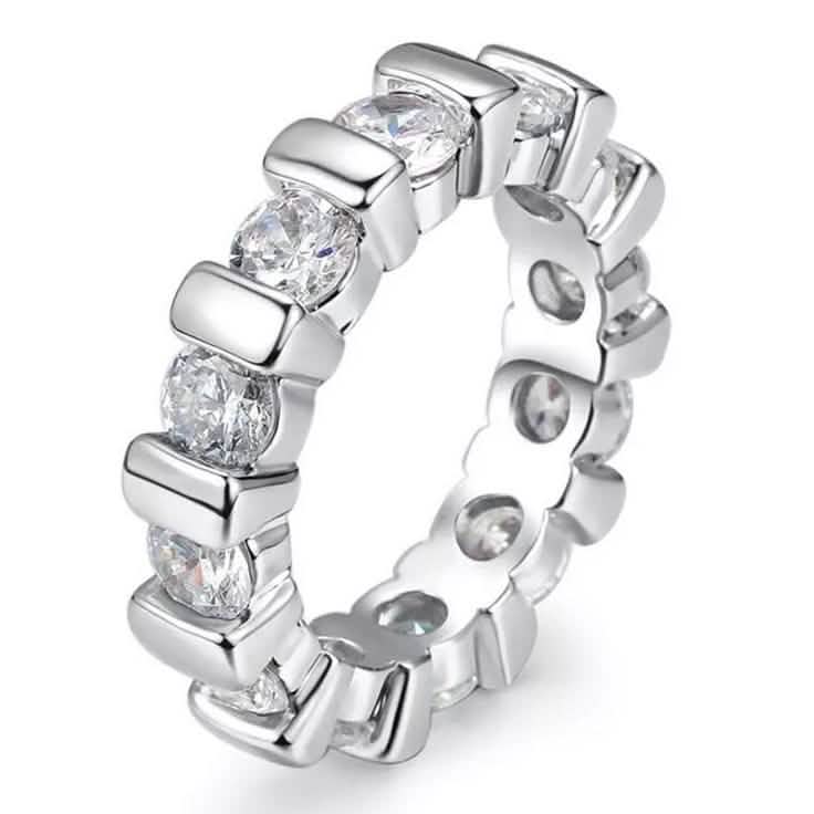 18K Weißgold Ewigkeitring mit runden Diamanten