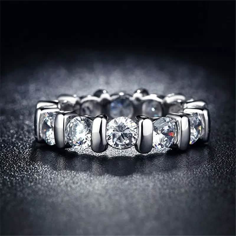 18K Weißgold Ewigkeitring mit runden Diamanten