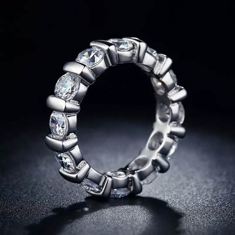 18K Weißgold Ewigkeitring mit runden Diamanten