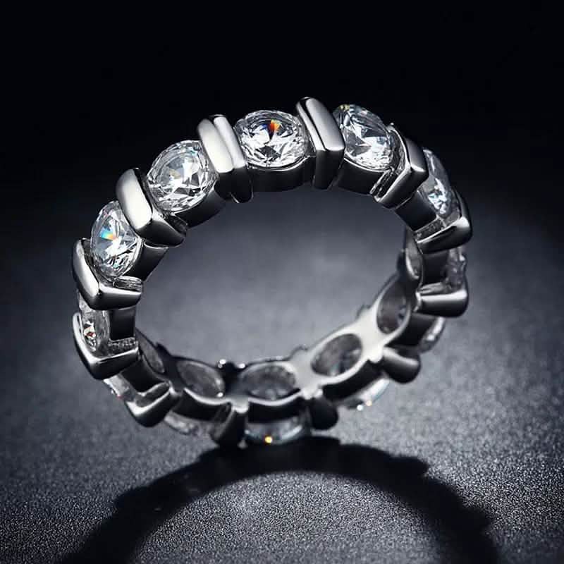 18K Weißgold Ewigkeitring mit runden Diamanten