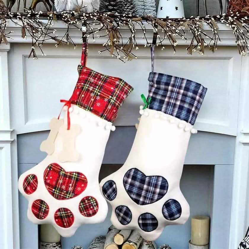 2er-Pack: Karierte Weihnachts-Haustier Socken mit Pfotenmotiv zum Aufhängen für Hunde und Katzen