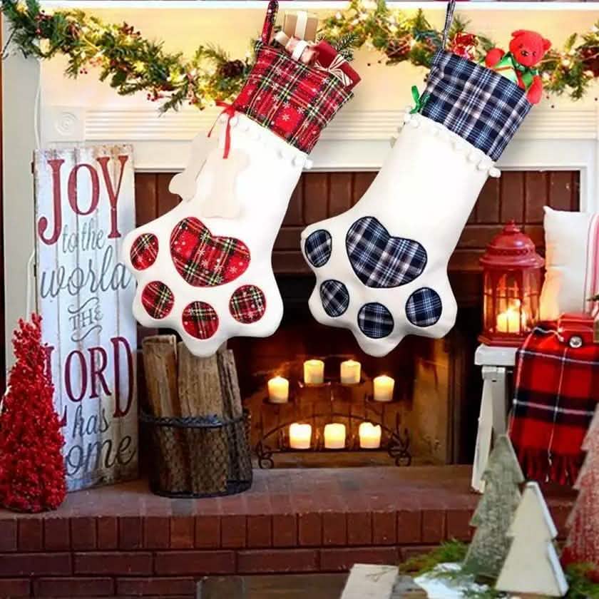 2er-Pack: Karierte Weihnachts-Haustier Socken mit Pfotenmotiv zum Aufhängen für Hunde und Katzen