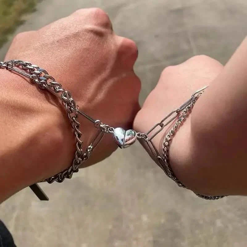 2-teilig: Liebhaber-Armband aus Titanstahl mit Liebesmagnet