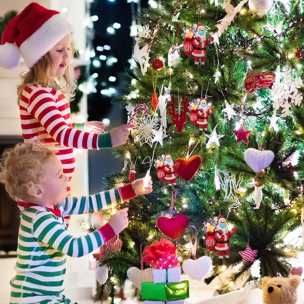 2020 Quarantäne Überlebender Weihnachtsmann Weihnachtsbaumschmuck mit Maske und allen wichtigen Utensilien