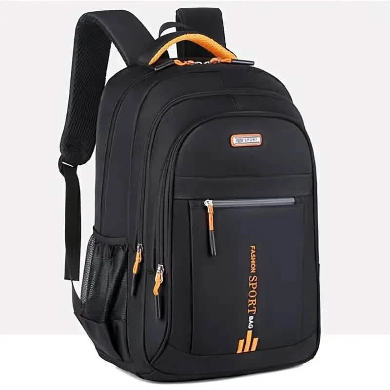 Stylischer Rucksack mit mehreren Fächern