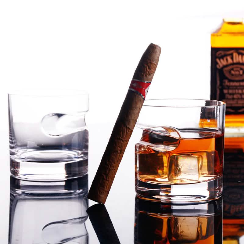 3-teiliges Set: Whiskygläser mit Zigarrenhalter und Zigarrenschneider