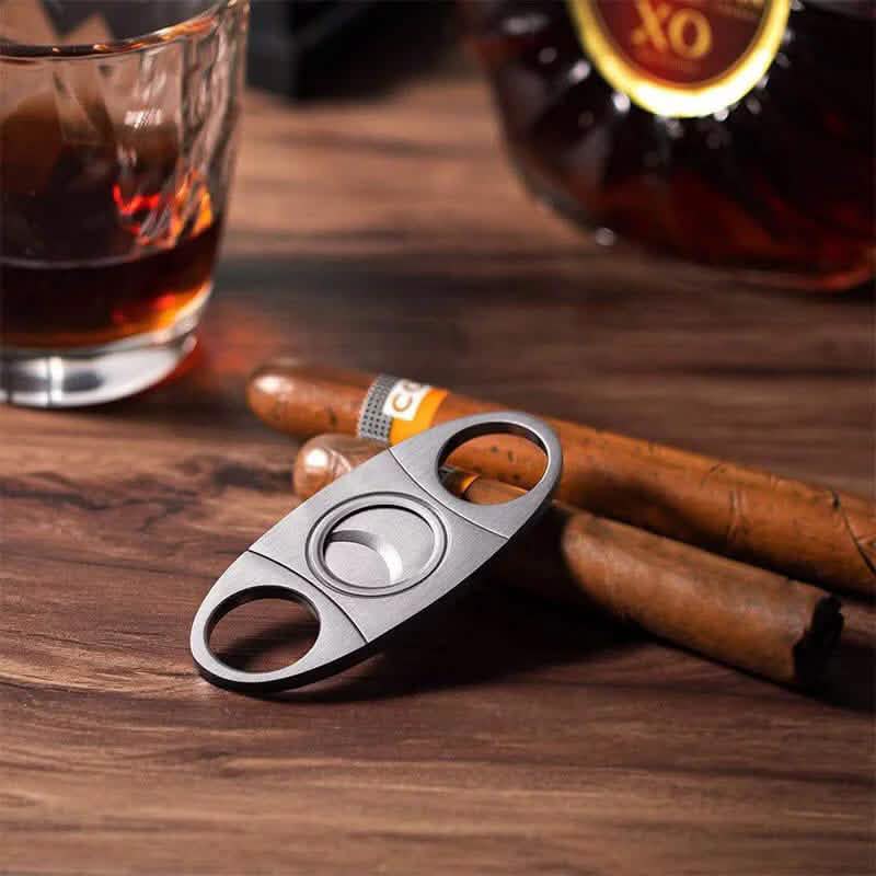3-teiliges Set: Whiskygläser mit Zigarrenhalter und Zigarrenschneider