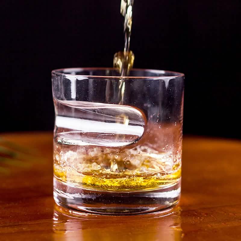 3-teiliges Set: Whiskygläser mit Zigarrenhalter und Zigarrenschneider