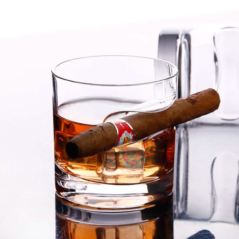 3-teiliges Set: Whiskygläser mit Zigarrenhalter und Zigarrenschneider