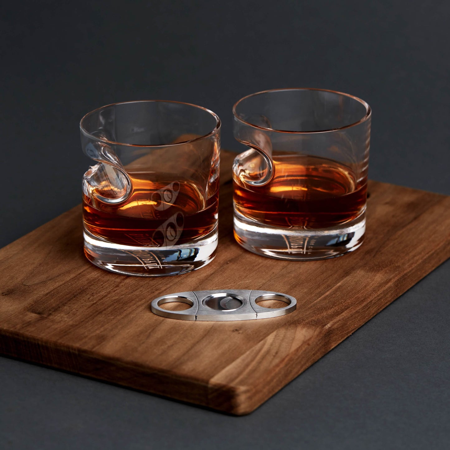 3-teiliges Set: Whiskygläser mit Zigarrenhalter und Zigarrenschneider
