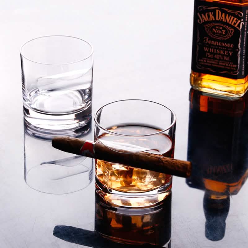 3-teiliges Set: Whiskygläser mit Zigarrenhalter und Zigarrenschneider
