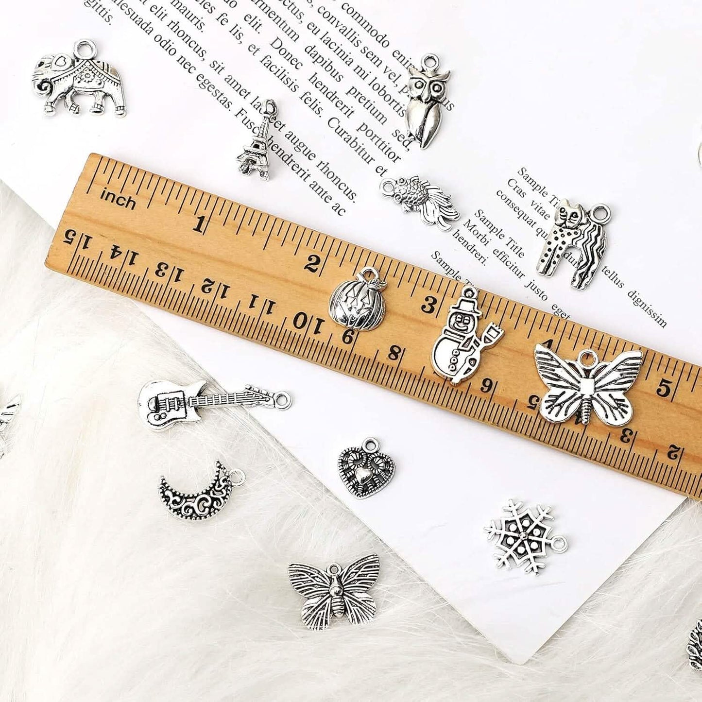 50 Stück: Silber-Anhänger für die Schmuckherstellung Großpackung Tibetische Silber-Charm-Anhänger für DIY Halskette Armband Ohrring Bastelzubehör