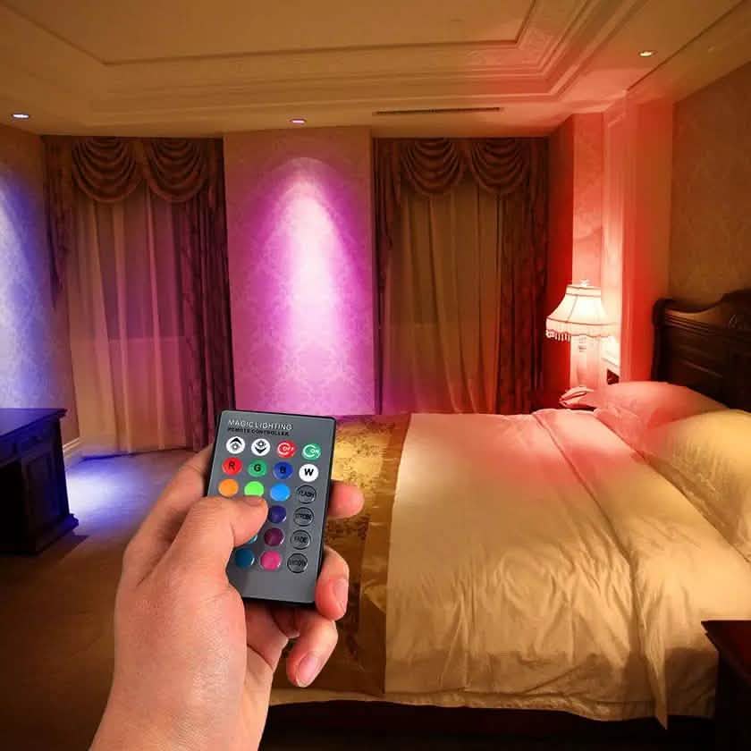 4er-Pack: Magic Light LED-Glühbirne (E27 3W) mit Fernbedienung – 16 Farben