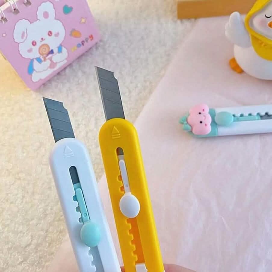 4-teilig: Einziehbarer Mini-Bastelschneider