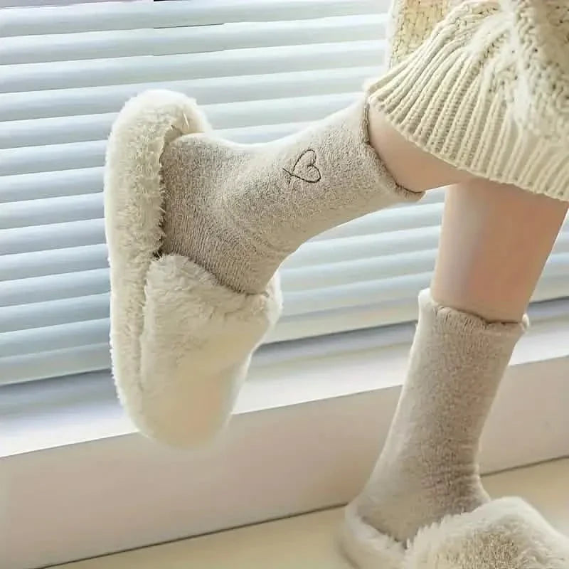 6 Paar: Ultra-bequeme flauschige Socken mit Herzstickerei, warme Damenstrümpfe und Strumpfhosen für kaltes Wetter