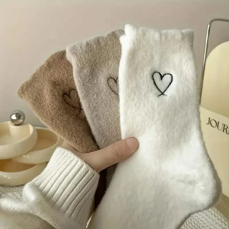 6 Paar: Ultra-bequeme flauschige Socken mit Herzstickerei, warme Damenstrümpfe und Strumpfhosen für kaltes Wetter