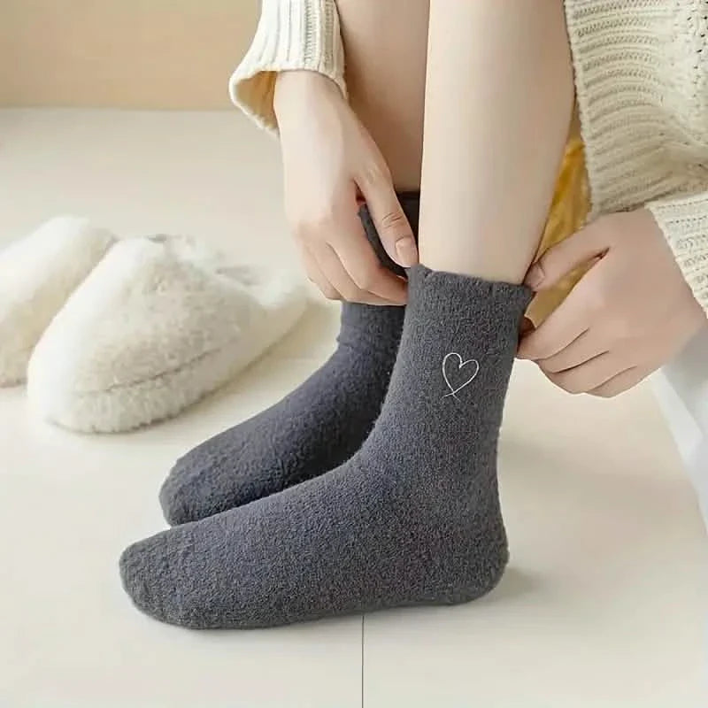 6 Paar: Ultra-bequeme flauschige Socken mit Herzstickerei, warme Damenstrümpfe und Strumpfhosen für kaltes Wetter