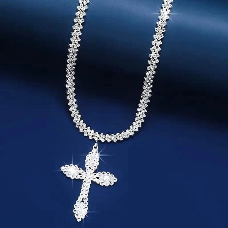 Halskette mit Kreuzanhänger aus 925er Sterlingsilber und funkelnden Strassverzierungen