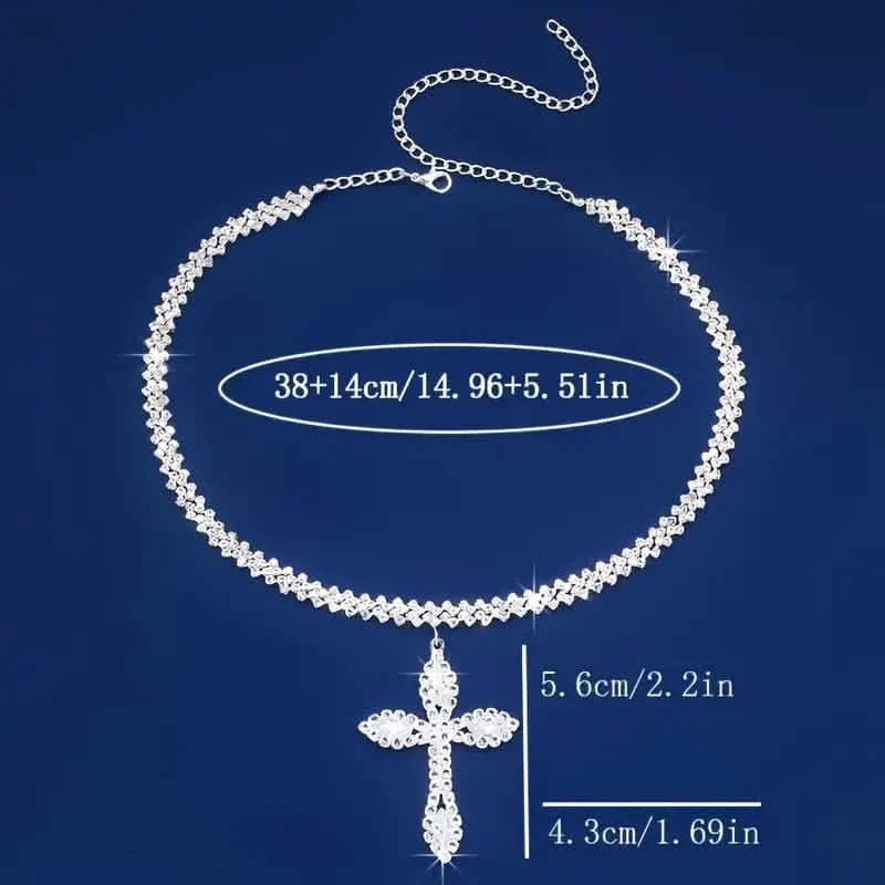 Halskette mit Kreuzanhänger aus 925er Sterlingsilber und funkelnden Strassverzierungen