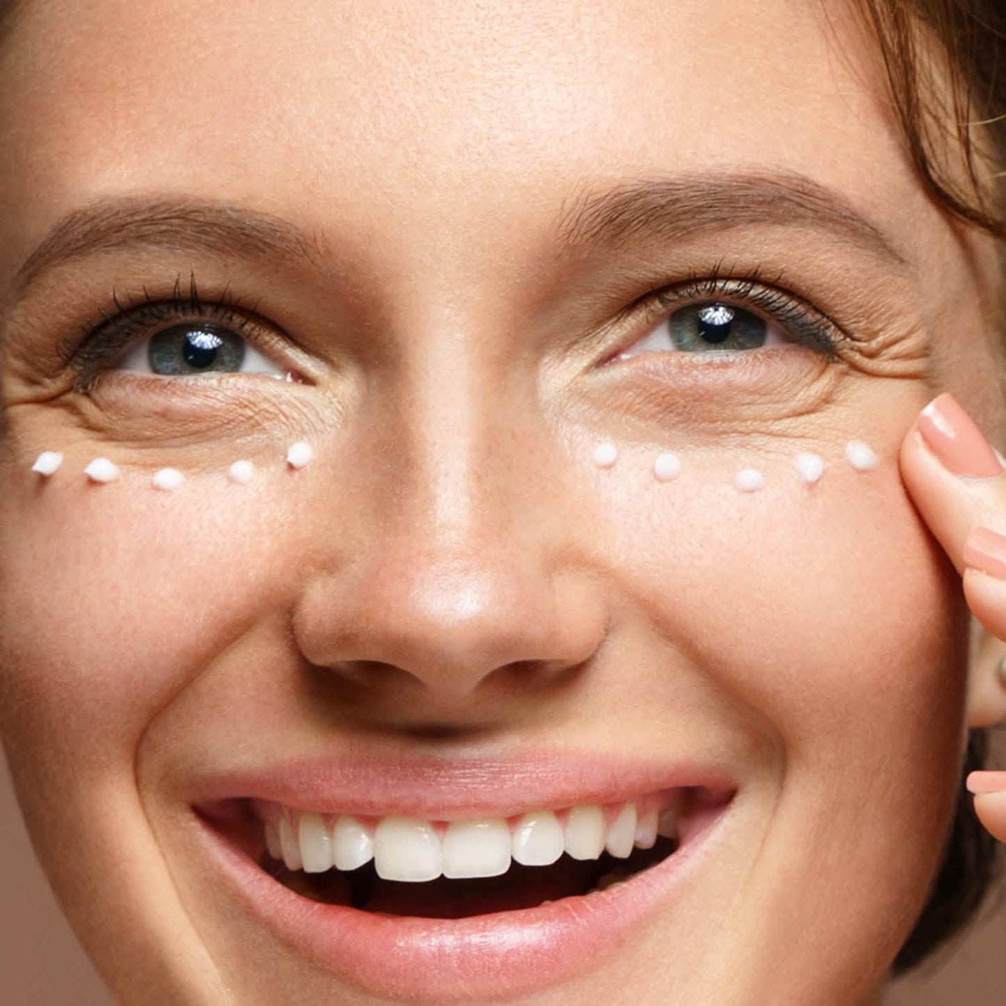 Anti-Aging Beruhigende Retinol-Augencreme A mit Aloe, Hyaluronsäure und Vitamin E