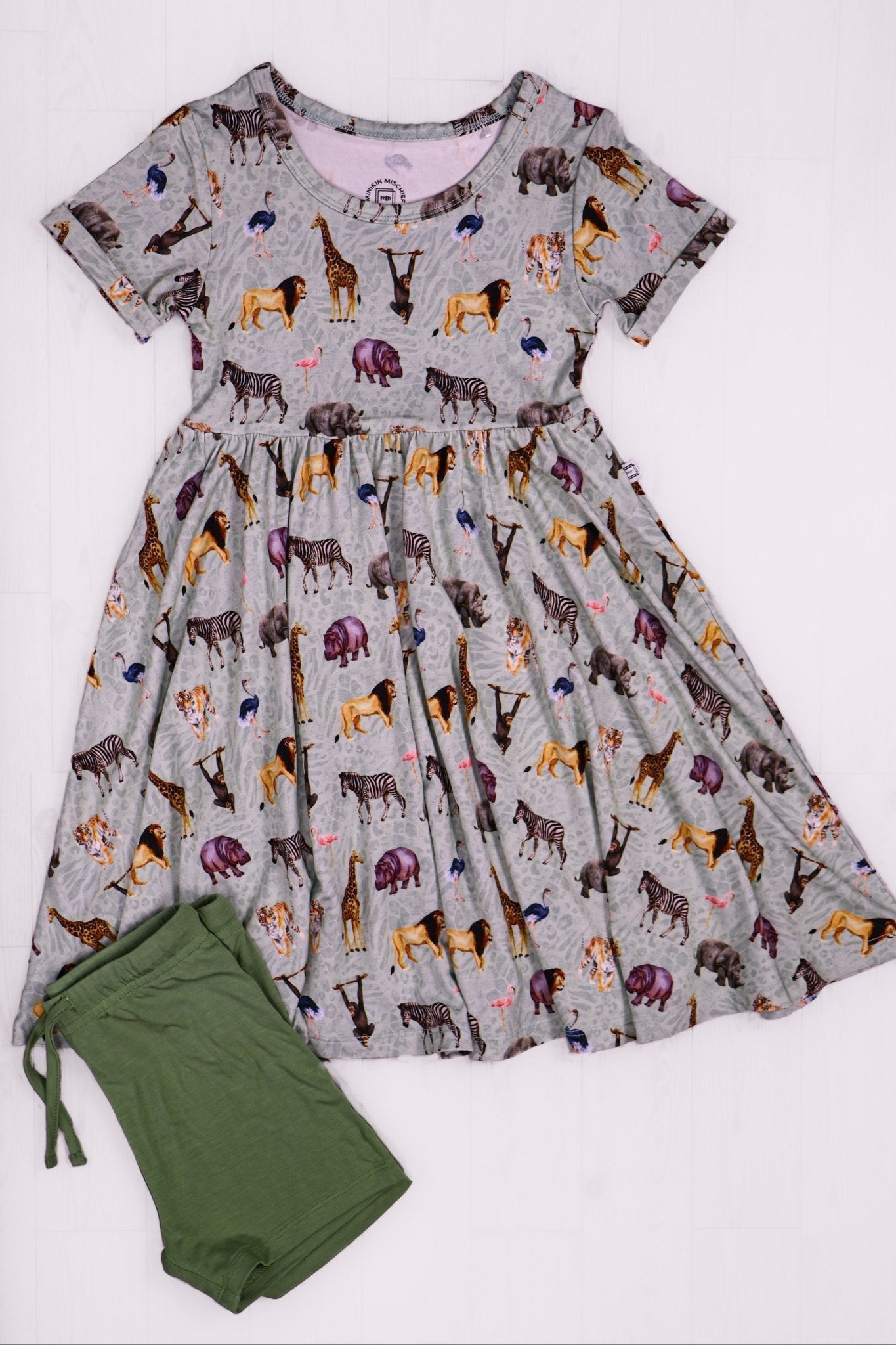 Kurzarmkleid & Shorts-Set