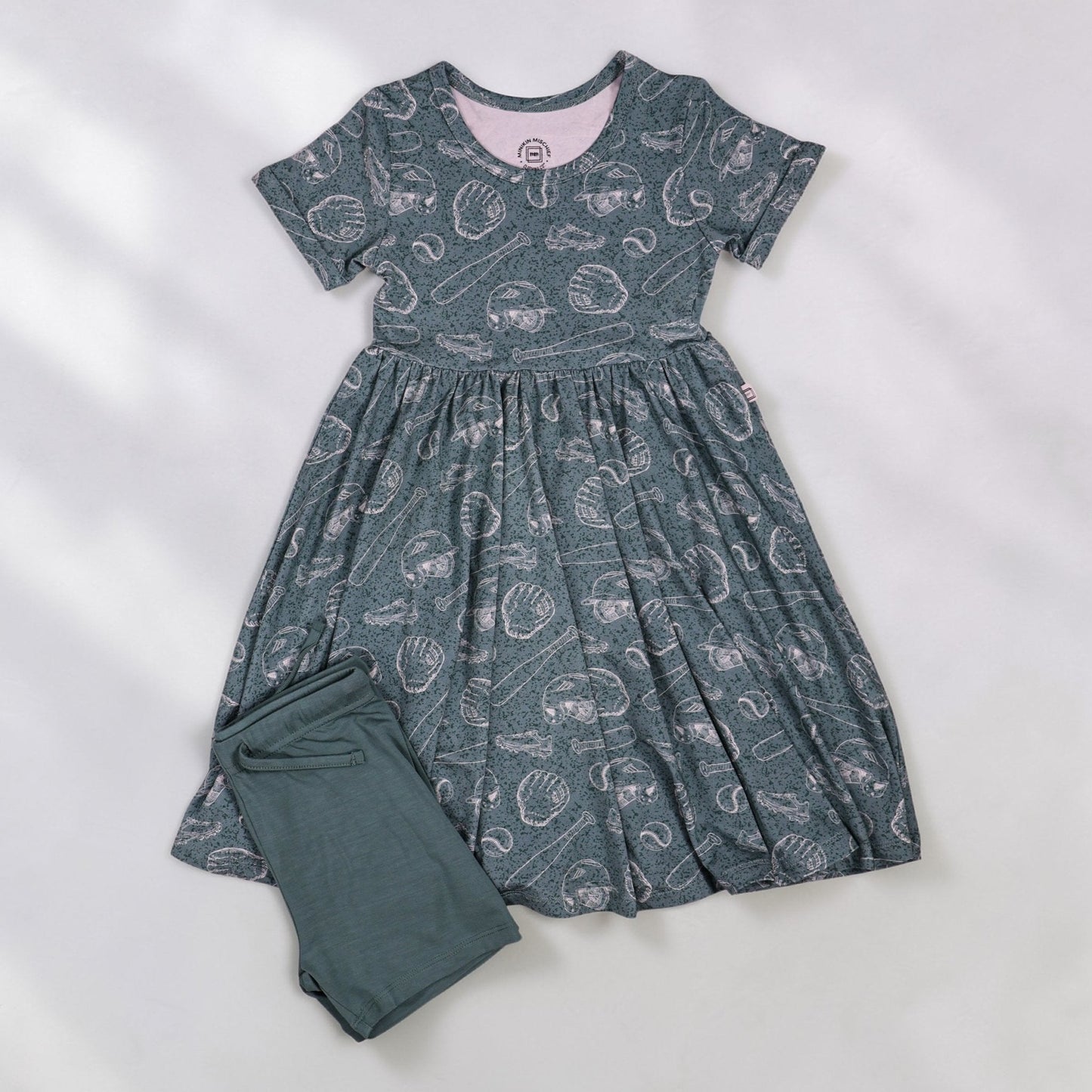 Kurzarmkleid & Shorts-Set