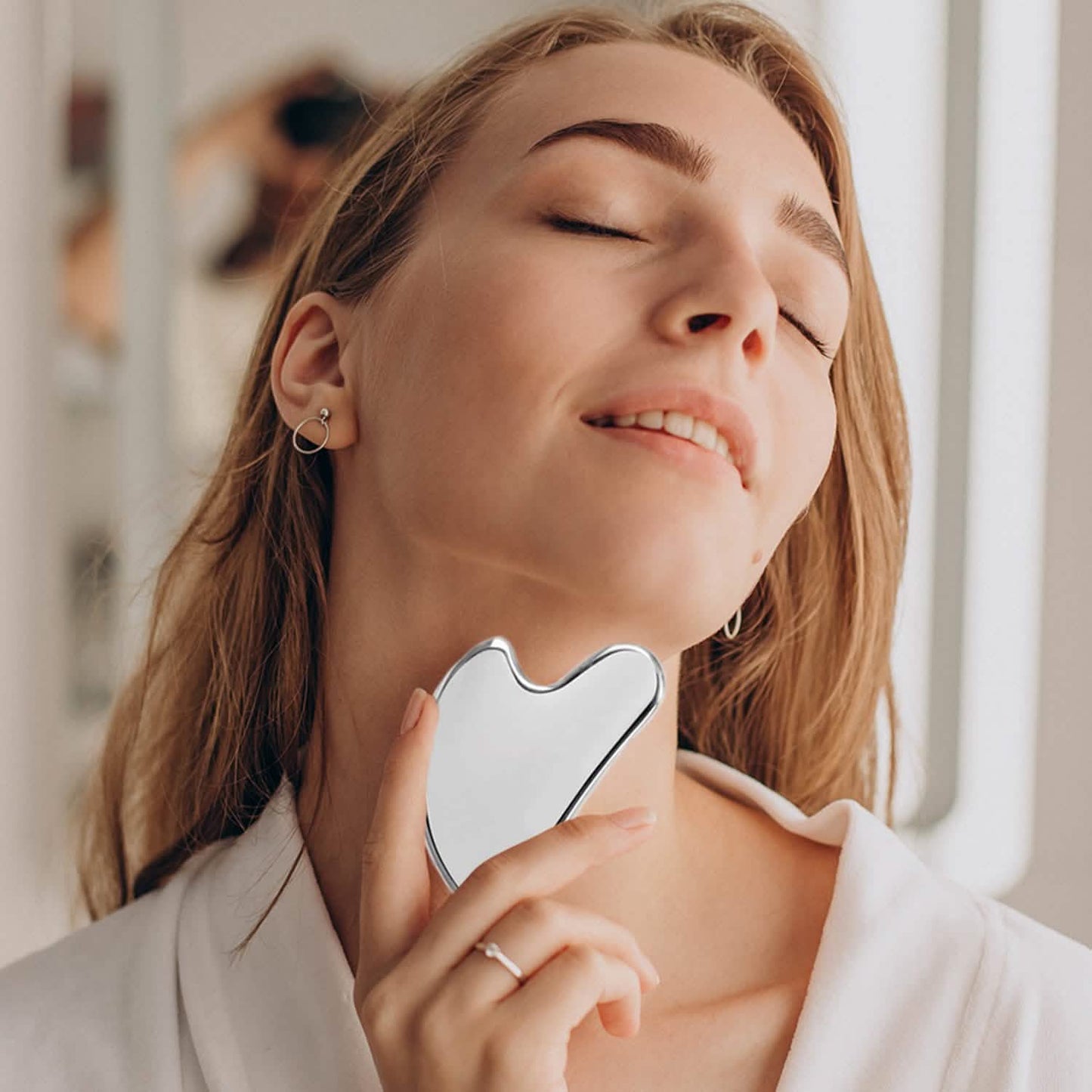 Gua Sha Massagegerät aus Edelstahl für die Gesichtspflege