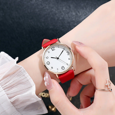 Koreanisch inspirierte, stilvolle und schlichte Uhren mit Lederarmband.