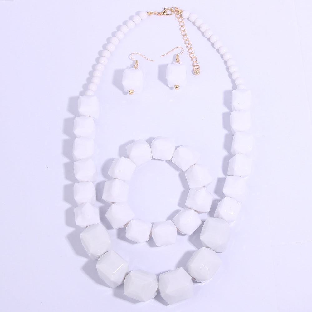Chunky weißes geometrisches Perlen-Schmuckset aus Kunstharz