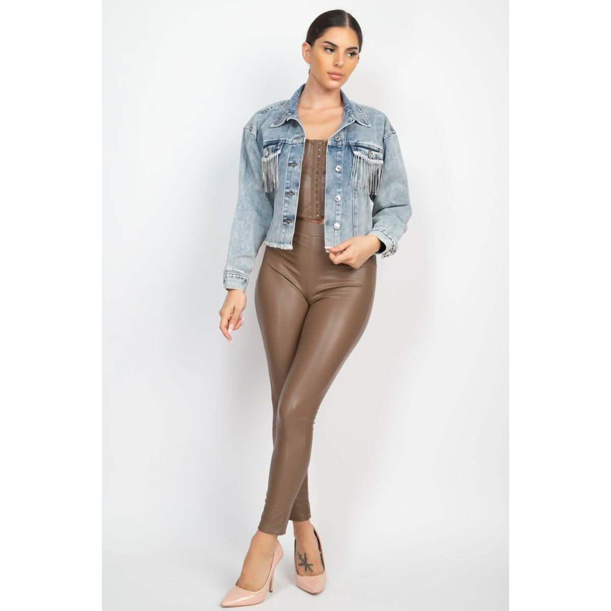 Jeansjacke mit Strasssteinen und Taschen