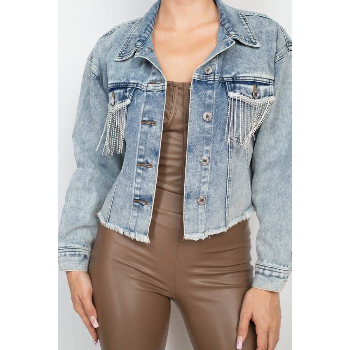 Jeansjacke mit Strasssteinen und Taschen