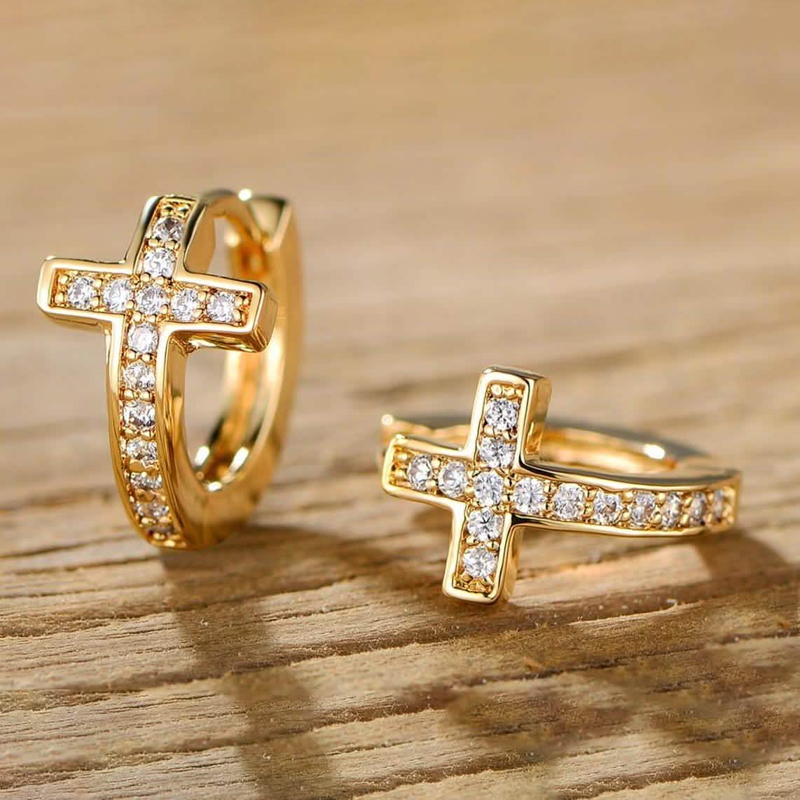 Barzel Kristall Kreuz Ohrringe mit 18K Vergoldung und Swarovski Kristallen